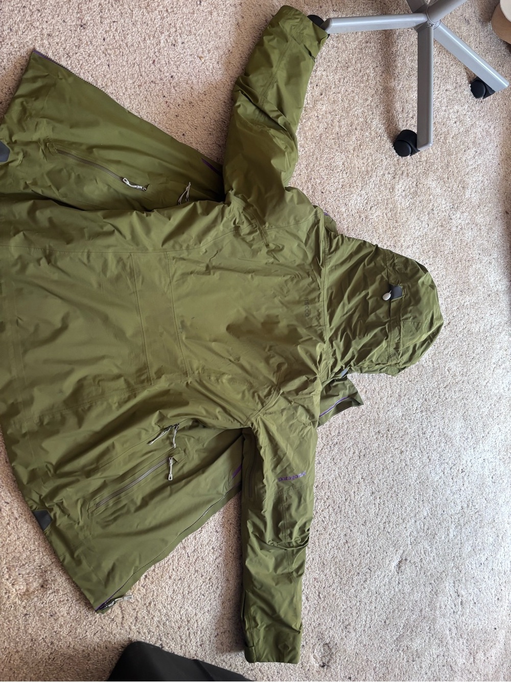 Patagonia Olive Green Women's Waterproof Hooded insSki Jacket with Purple Accent - Picture 10 of 10